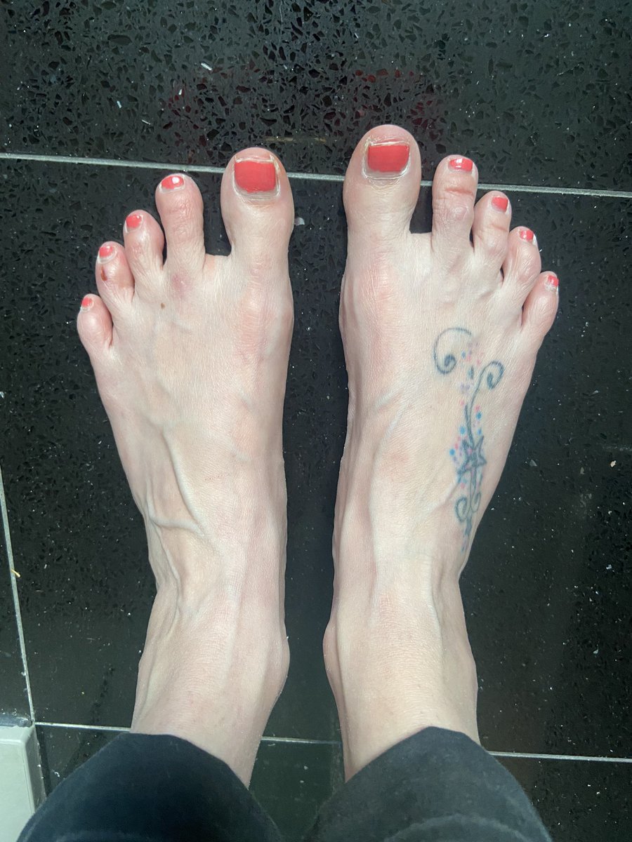 GoddessTT7391's tweet photo. Hot and sweaty after a run and in desperate need of a pedicure, who’s treating 😉😉 #feet #feetworshi̇p #feetfetısh #findom #feetdomme #paypigs https://t.co/ysEDcM9bnd