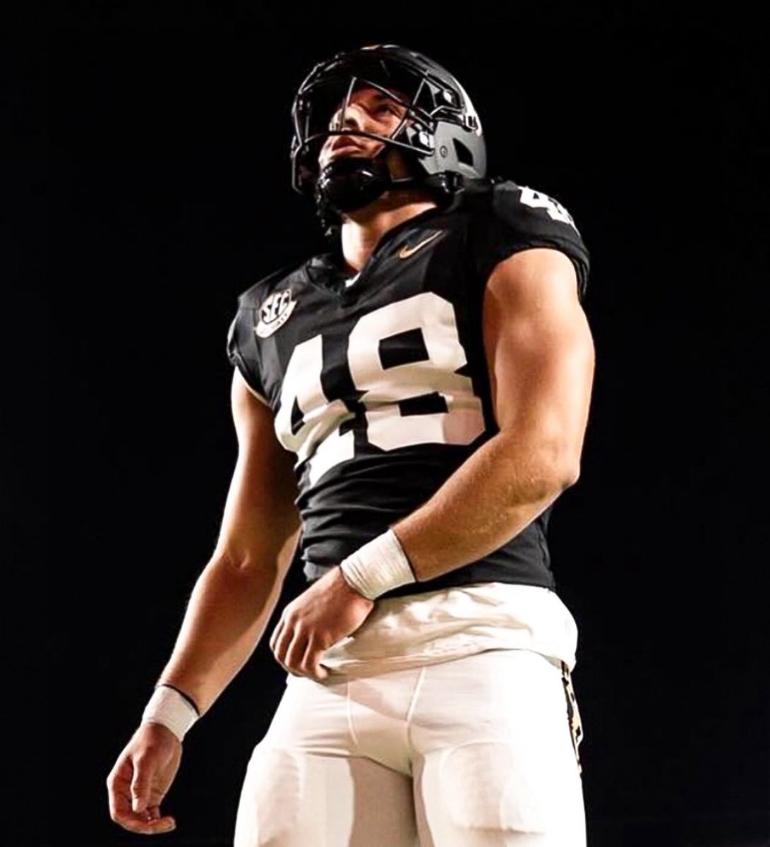 #Patriots LS Julian Ashby 10-yard split: 

1.56s

Ashby ran a faster 10-yard split than:

QB Jayden Daniels (1.63s)

RB RJ Harvey (1.57s)
RB Devin Neal (1.59s)
RB Kaleb Johnson (1.62s)