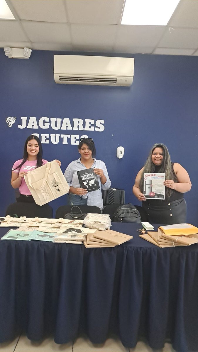 IncluAccess's tweet photo. Desde UNITEC y CEUTEC San Pedro Sula, celebramos la presentación de los productos artesanales de Laka Yawal , diseñados y elaborados por mujeres diversas que transforman su creatividad en herramientas de cambio.

Cada pieza refleja resistencia, inclusión y sostenibilidad, ODS. https://t.co/TKbEUEFR8z