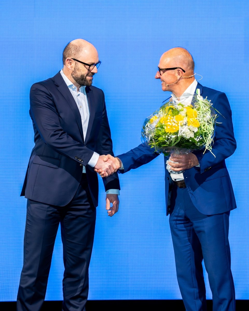 GV 2025 der WWZ AG

✅ Alle Anträge angenommen
📈 Dividende neu CHF 40/Aktie
📊 Konzerngewinn +25 %
🌱 Investitionen von CHF 100 Mio. in Netze &amp; CO₂-neutrale Fernwärme
👤 Alle VR-Mitglieder bestätigt, Arno Grüter neu im VR

Danke für das Vertrauen!
#WWZ #GV2025 #Energie #Zug