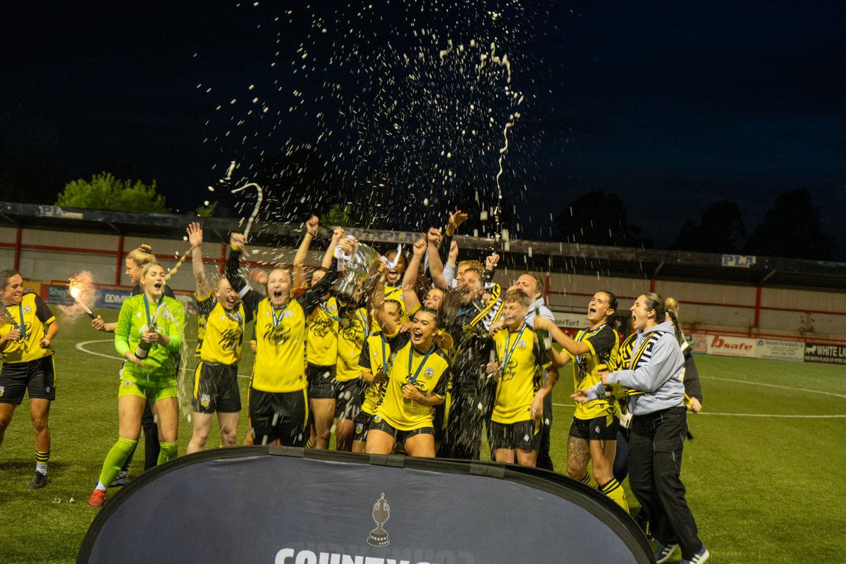 MancunianUnity's tweet image. 🏆FINALLY THE MANCHESTER COUNTY CUP IS OURS!
🐝Once again this group has made history for this tiny club, becoming the first ever Unity team to lift this prestigious trophy.
💛Once again our gratitude and love pours out to our fans! Without you none of this would be possible!