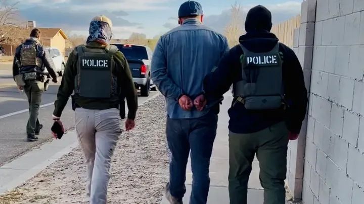 BenitoC74348237's tweet image. El pelo chino, compadre de "el Chuy" delincuente capturado en Culiacán hace unos días. Los dos operadores del MAYITO flaco, "el Chuy" como pistolero y "el pelo chino" como financiero. Lo atoraron en el paso Texas con 120 dolares. #Sinaloa #culiacan #mexico #eeuu #harfuch #Dea