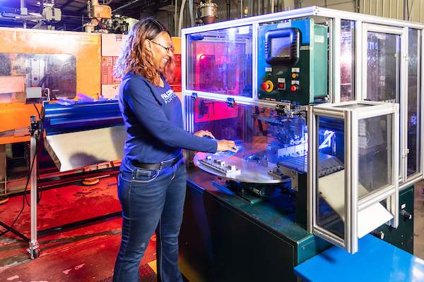 UTCIS's tweet photo. Falcon Plastics uses advanced processes like injection molding and blow molding. Their skilled team ensures every product meets high standards.

 Learn more at https://t.co/vWxWzYThjk

#MadeinTN #FalconPlastics https://t.co/bAEJaqhgPd