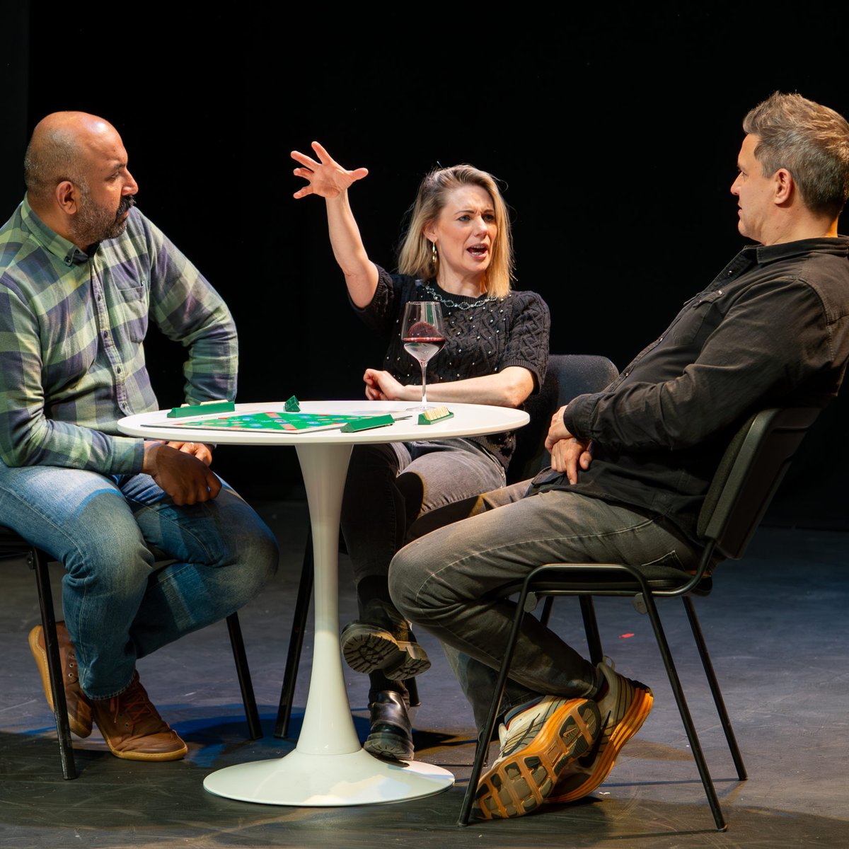 FairyPowered's tweet image. #REVIEW

#3* from Ben Jolly for Parlour Song at Greenwich Theatre

“falls short in its comedic potential”

fairypoweredproductions.com/parlour-song-r…

#parloursong #JezButterworth #EmilyBestow #NaveedKhan #KellieShirley #JeremyEdwards #JamesHaddrell #greenwichtheatre  #fairypoweredproductions