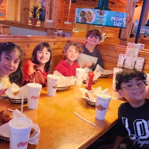 ⭐️Today Jefferson students who have zero absences and zero tardies earned a trip to Texas Road House. They got to play games, tour the restaurant and enjoy lunch there. Way to GO Jefferson!
We are so proud of you!👏