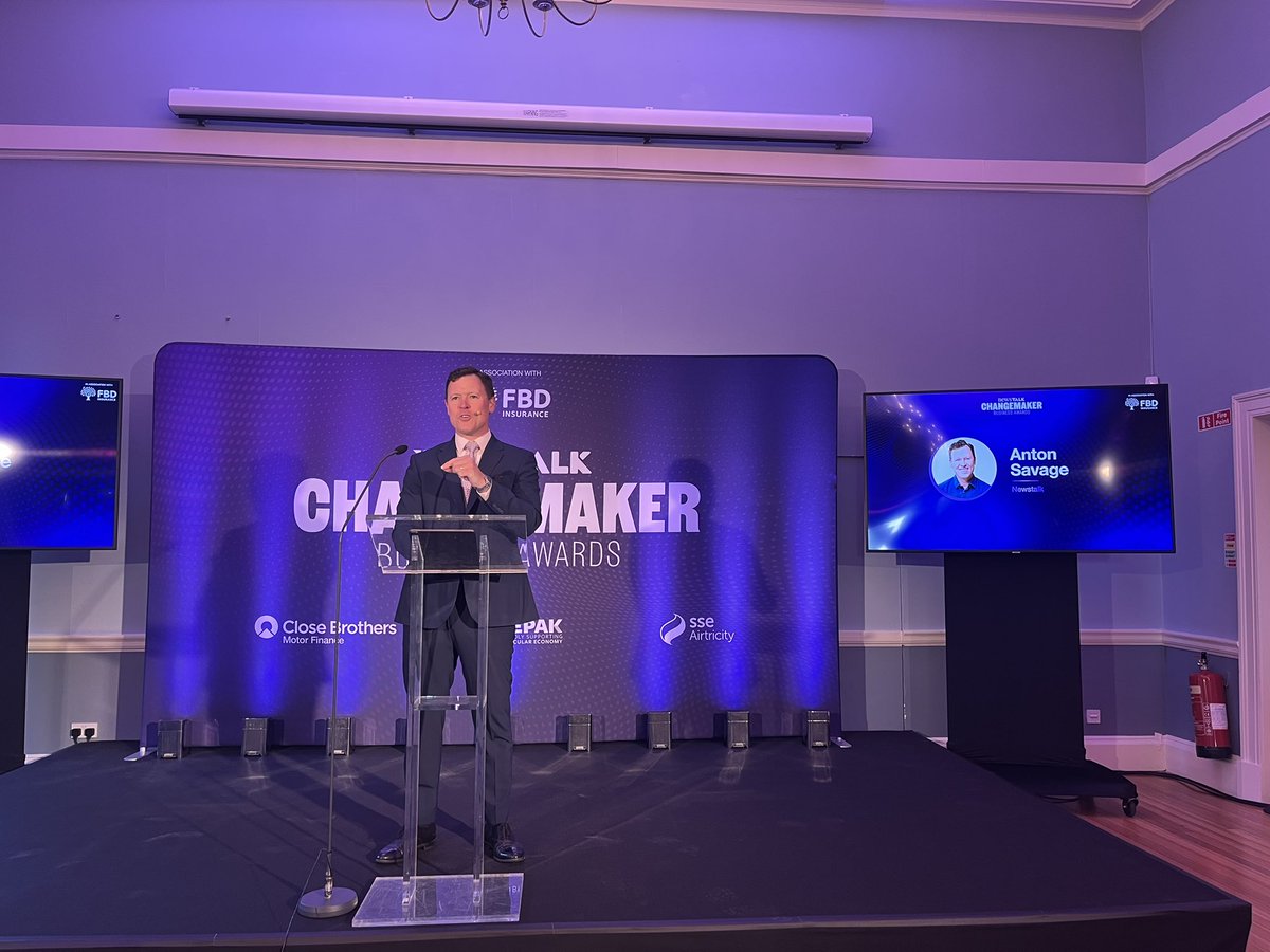 At an event. .. with <a href="/AntonSavageNT/">AntonSavageNT</a> and <a href="/NewstalkFM/">NewstalkFM</a> #newstalkchangemakerbusinessawards