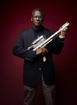 A highlight of black people who have helped make space exploration possible.

THREAD

Lonnie Johnson,  worked for NASA’s Jet Propulsion Laboratory as a systems engineer for the Galileo missions. He helped launch the Galileo mission to Jupiter.

He also invented the Super Soaker.