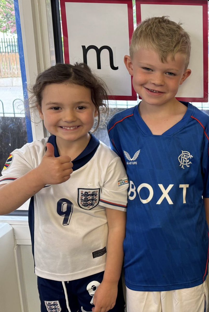 thingwallprima1's tweet photo. ππIt was lovely to see our whole school (including staff and some parents) get involved in our VE 80th birthday celebrations today. Many thanks to @HelpPicture for a fabulous assembly. Here are a few photos of our lovely FS2 class. @OakTreesMAT #TPSCitizenship ππ https://t.co/z6VxomO4RH
