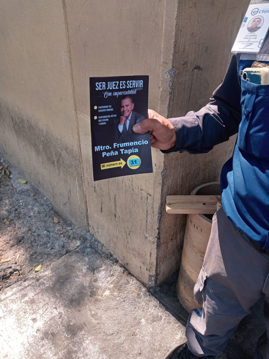 mtropenatapia's tweet photo. Nuestro equipo ya está en las calles de las alcaldías #AlcaldiaGAM #alcaldiacuauhtemoc repartiendo volantes. No se olviden soy el Número 31 y porque ser Juez es servir y servirte #candidato #campaña #VamosAGanar https://t.co/6xRVMolUDV