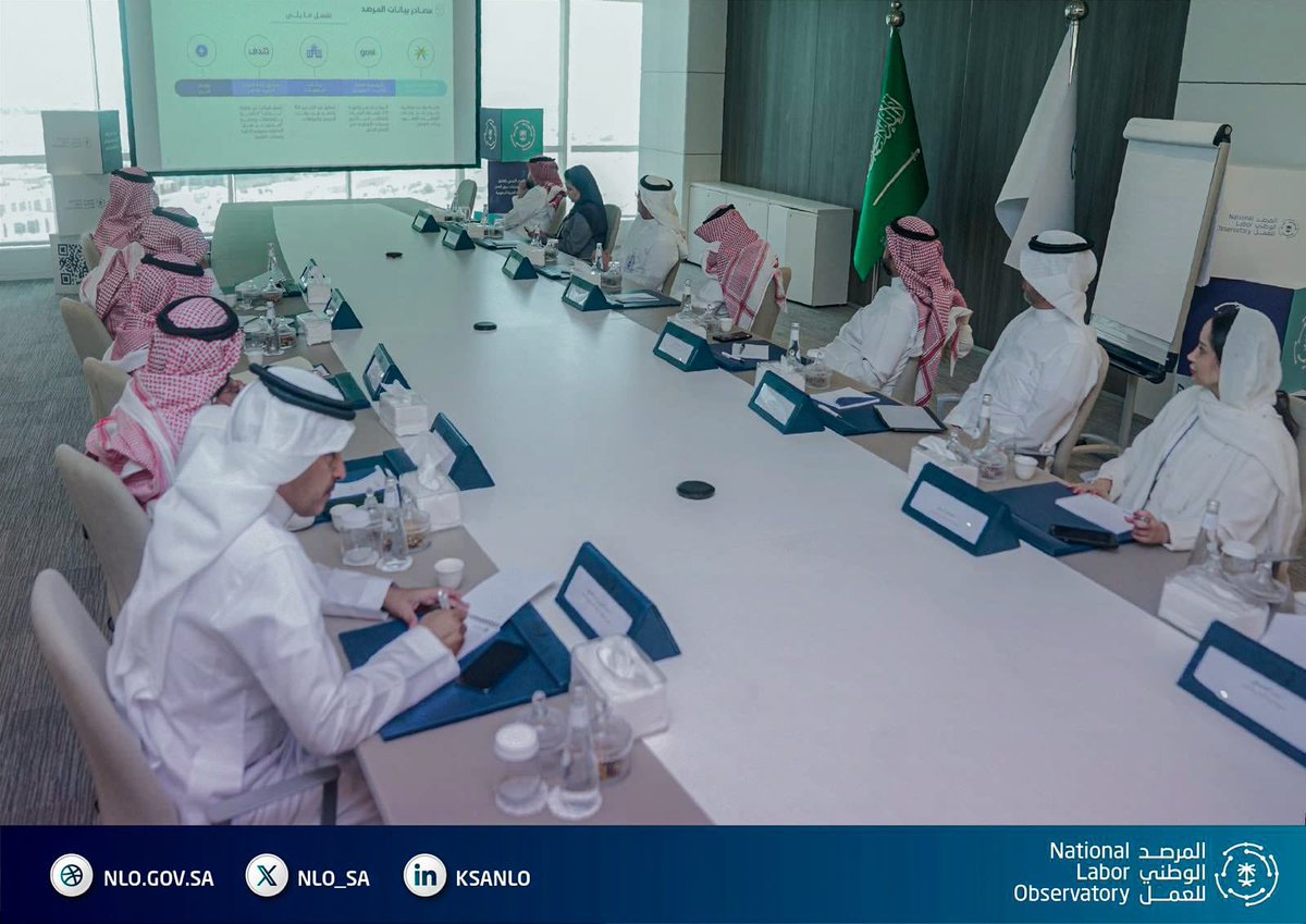 ضمن جهود #المرصد_الوطني_للعمل في مد جسور التعاون مع القطاع الخاص عُقد اليوم اجتماع بين المرصد و شركة أرامكو السعودية، جرى خلاله التعريف بدور المرصد في توفير منتجات نوعية وموثوقة، كما تم استعراض أوجه التعاون بما يسهم في تطوير سوق عمل مزدهر ومستدام.