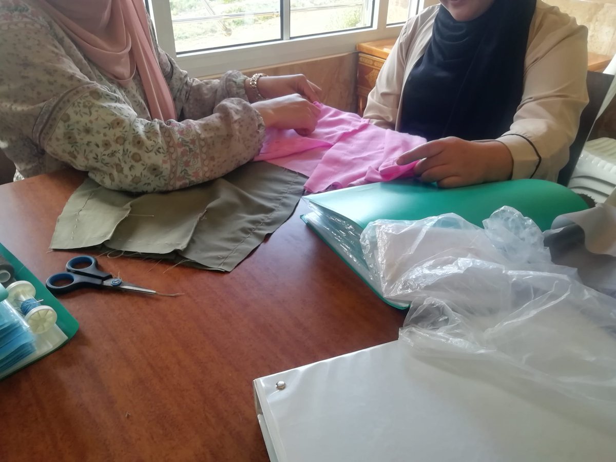 El Proyecto de Filigranas por el mundo avanza 😊
El pasado día 7 de mayo algunas compañeras visitaron en Farkhana la Escuela de Formación Profesional, donde se imparte costura, pintura en tela y Educación infantil 🧕🧷