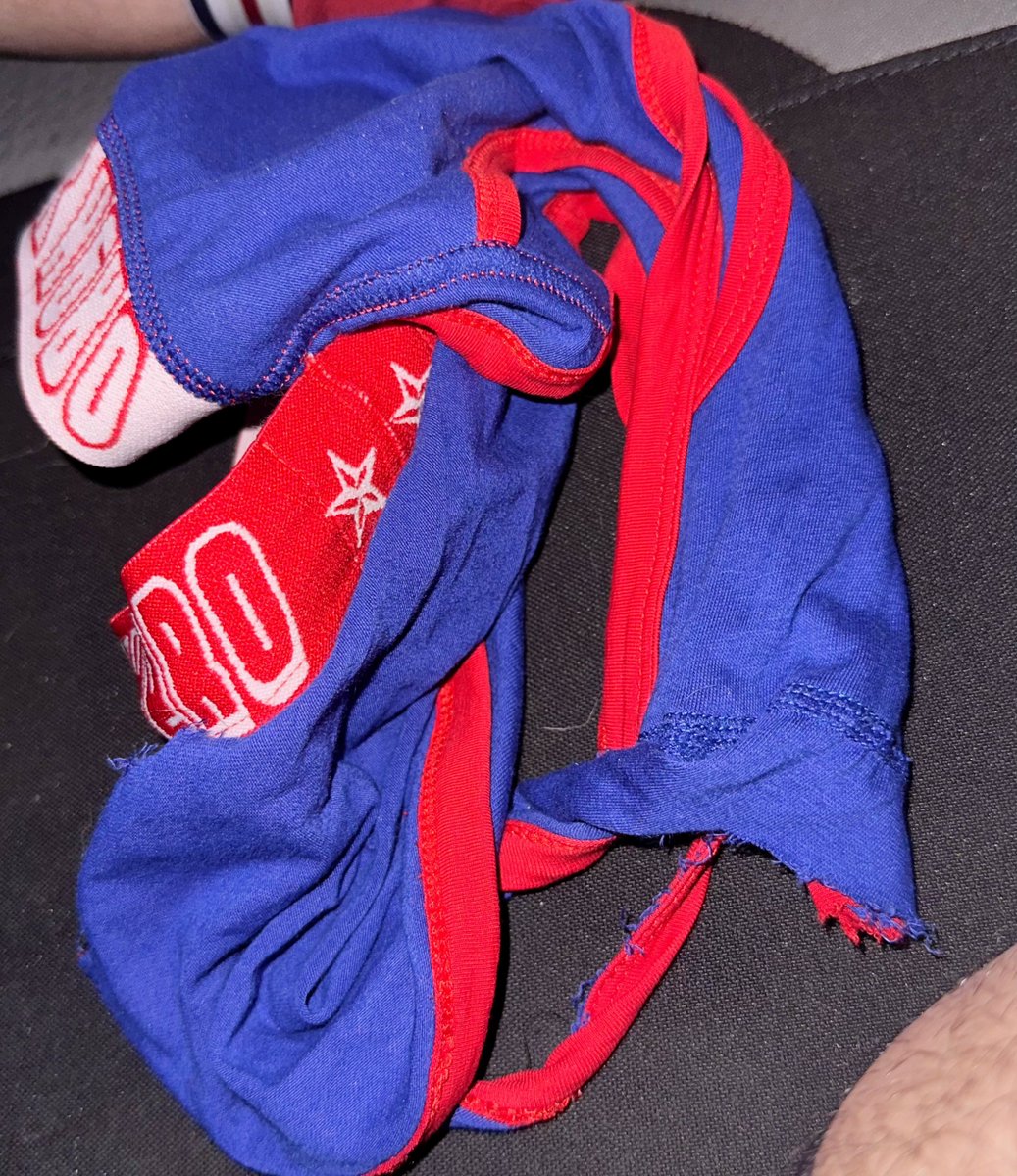 Ripped off his superman undies while he worshipped my feet in the back of his 🚗🥵.. just posted the vid 👇🏻⬇️
onlyfans.com/gothbully #wedgie #nsfw