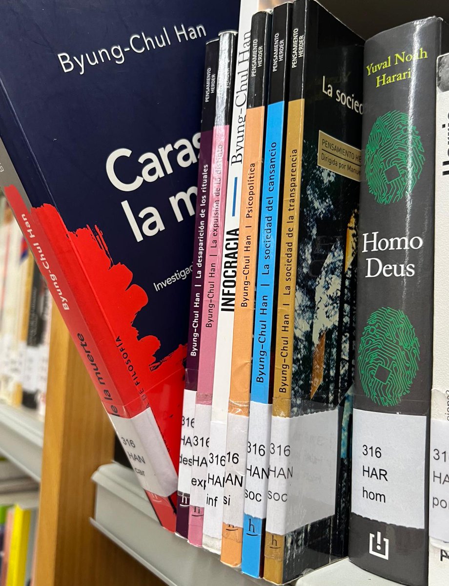📚✨Byung-Chul Han, Premio Princesa de Asturias de Comunicación y Humanidades 2025. El filósofo surcoreano ha sido reconocido por su lúcida crítica al mundo hiperconectado y sus efectos en la sociedad actual. Desde la biblioteca, te invitamos a descubrir su obra. 🌐💭