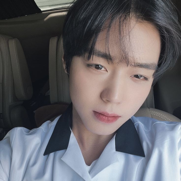 nayuz3n's tweet image. #suhosieun onde:

O pai de Sieun contrata um novo motorista para ele, só não imaginava que o rapaz era o ex melhor amigo de seu filho.