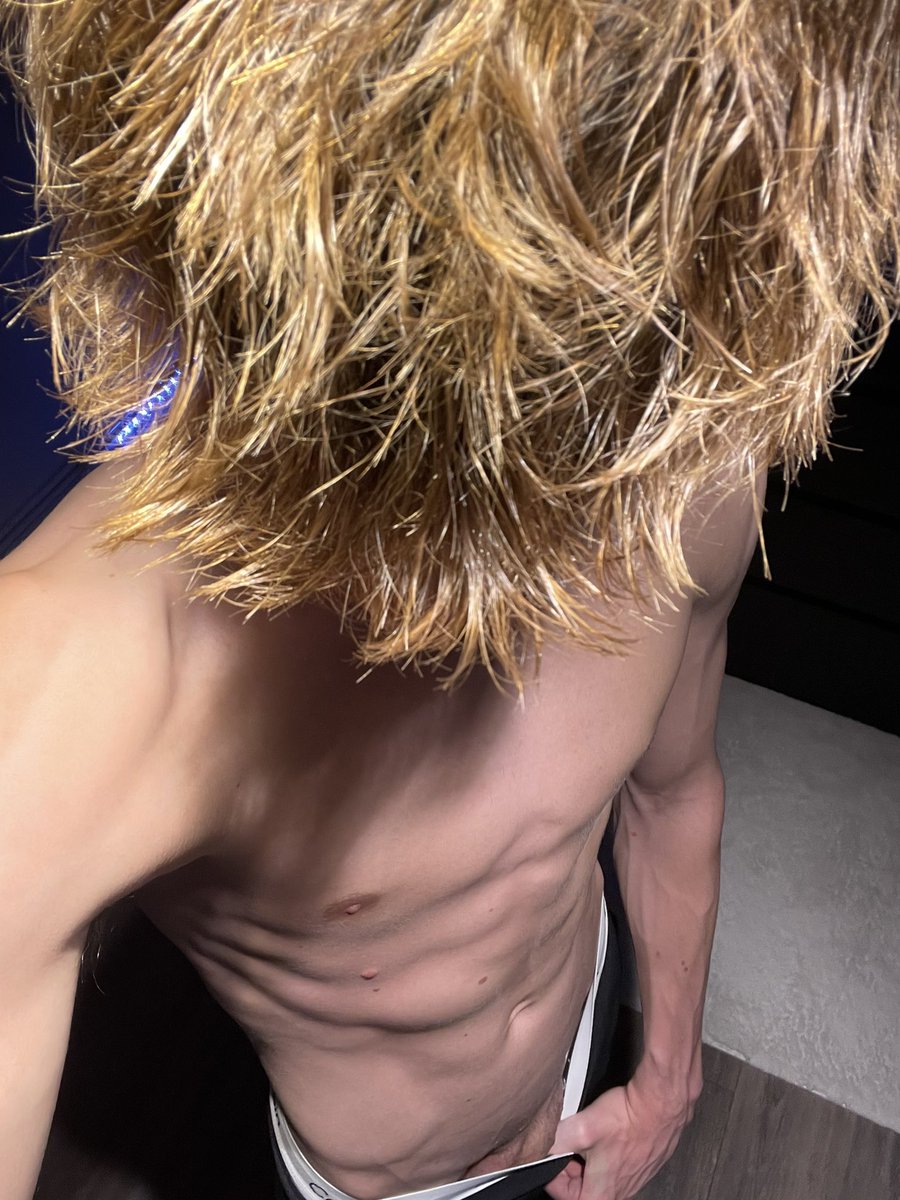Feeling always horny after shopping 🫠😮‍💨

#Abs #boy  #blond