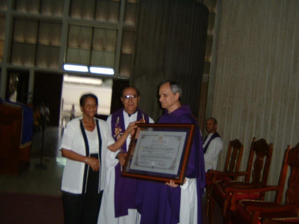 El recién electo Papa León XIV en la Parroquia San Agustín de La Vega, Rep. Dom.

En su discurso hizo un llamado universal a la paz, destacando su cercanía con América Latina.

Que Dios, nuestro señor acompañe al Papa León XIV en la conducción de la Iglesia Universal.

Foto: 2011