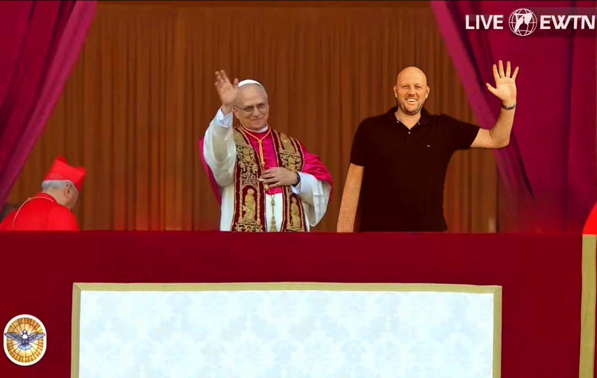 Zo, de interim klus zit er weer op…

Mede namens Leo de hartelijke groeten! 

#paus #pope #conclave
