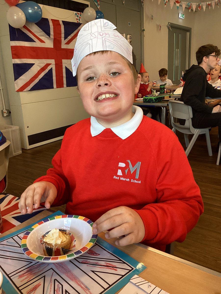 Redmarshschool's tweet photo. 🇬🇧Today our pupils enjoyed a special party lunch to celebrate VE day 🇬🇧 https://t.co/T7ibDcNjLH
