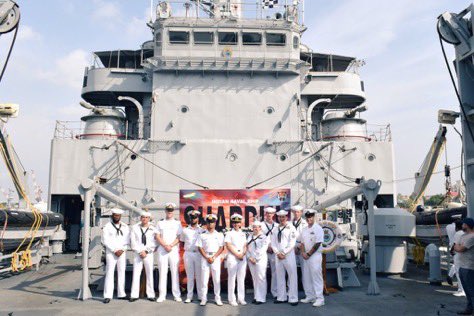 Def_PRO_Chennai's tweet image. The @USNavy Ship #USSCanberra was on goodwill visit to Kochi 07 - 08 May ‘25. Commander Bill Golden, Commanding Officer called on Cmde Sritanu Guru, #SNC and discussed issues of maritime interest. Cross deck visits were conducted. The visit strengthens defence ties b/n 🇮🇳 &amp;amp; 🇺🇸