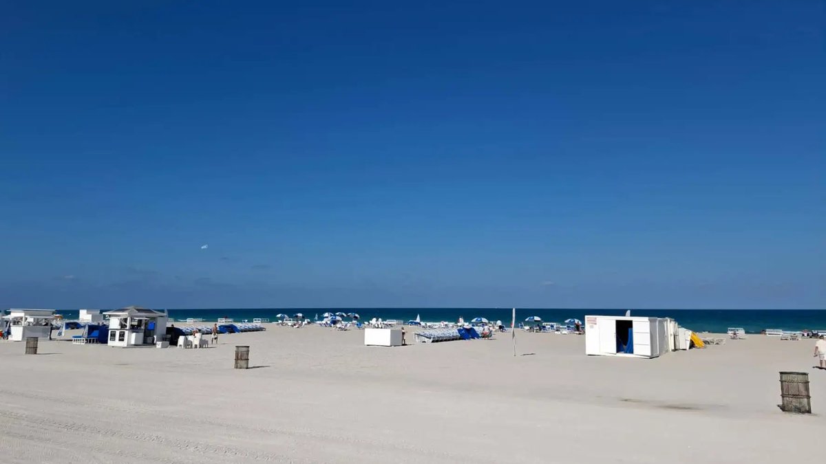 Blue sky and white sand, a moment of spiritual freedom🏖️☀️