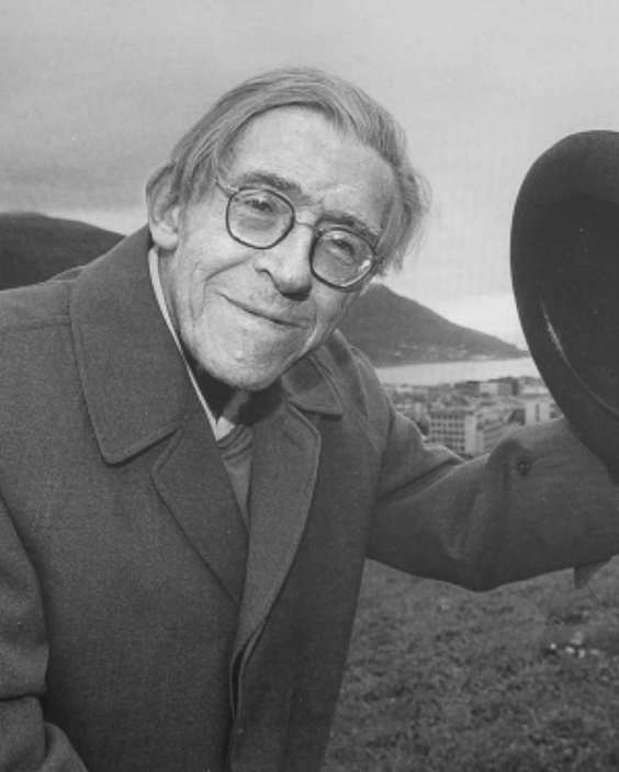 P. W. Zapffe nació en 1899 en Noruega. Con su tesis doctoral, 'Sobre lo trágico', destacó como uno de los pensadores más originales en la historia de la filosofía, lo que le brindó un lugar entre los más grandes existencialistas, de la talla de Jean-Paul Sartre y Albert Camus.