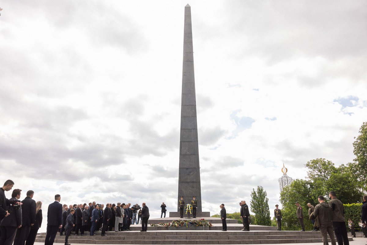 Honoured to participate in a solemn ceremony today to commemorate the end of WWII, 80 years ago, and remember those who died in that horrific war. The world said “never again”. Yet, here in Ukraine 🇺🇦 and in numerous other places, innocent civilians are killed every day by war.