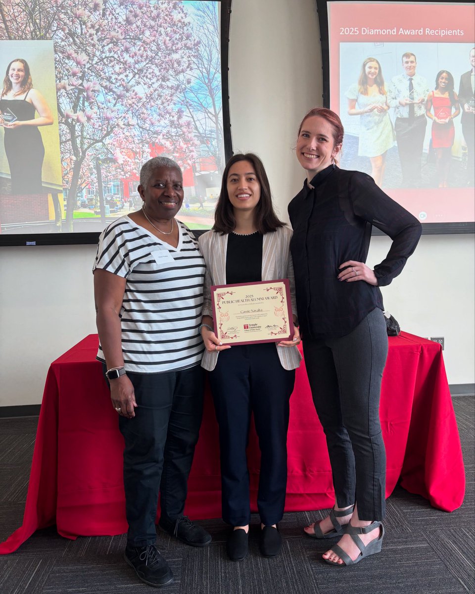 Congrats to alumnae Cassie Navalta, who officially received the College of Public Health Alumni Award this week!

#GoOwls #fencing