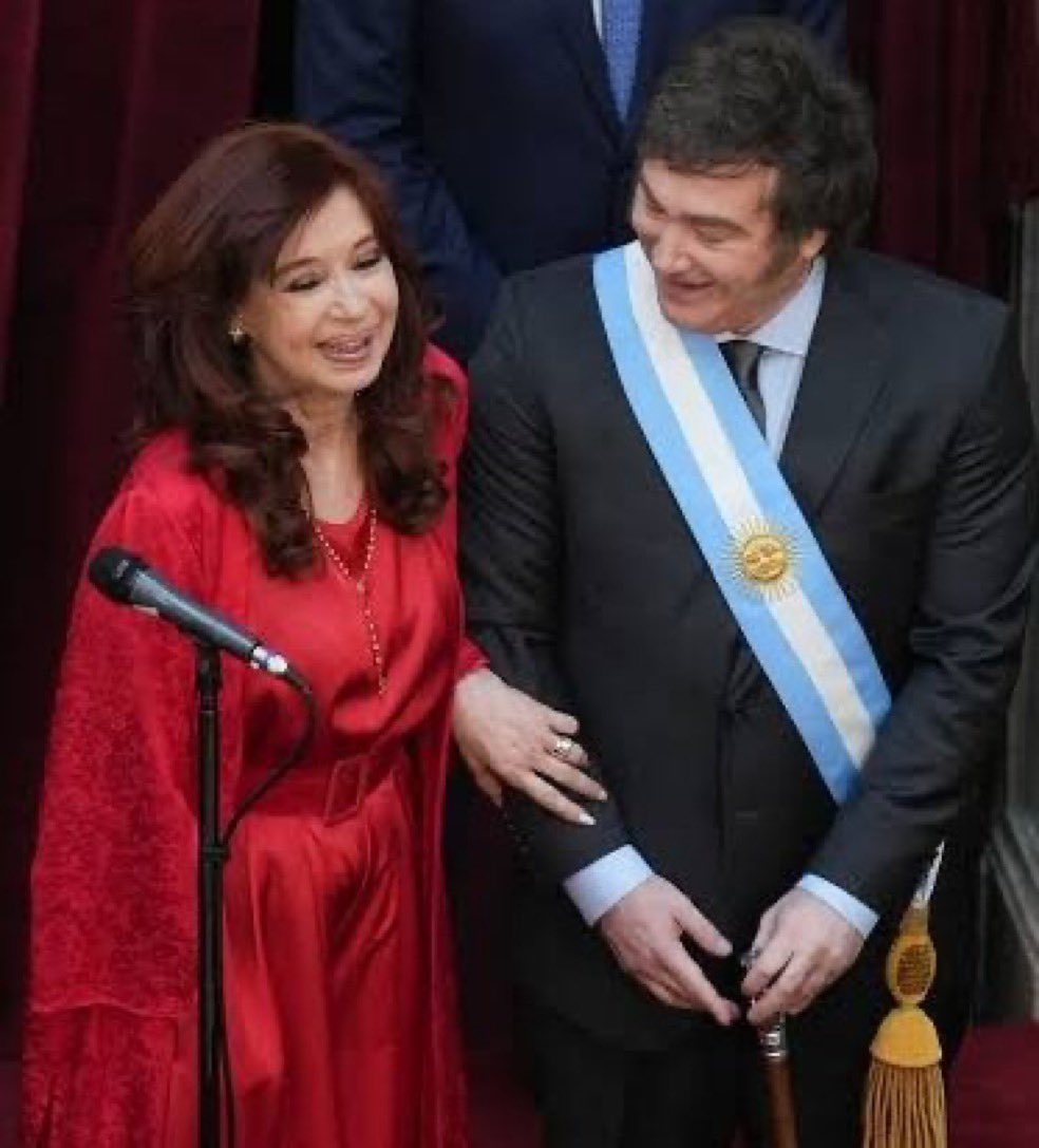 gteresitasv's tweet photo. @vialejonatan 1- SI, TIENE RAZÓN (es re obvio) no somos #Parrilli https://t.co/EYtfwkyvAU
