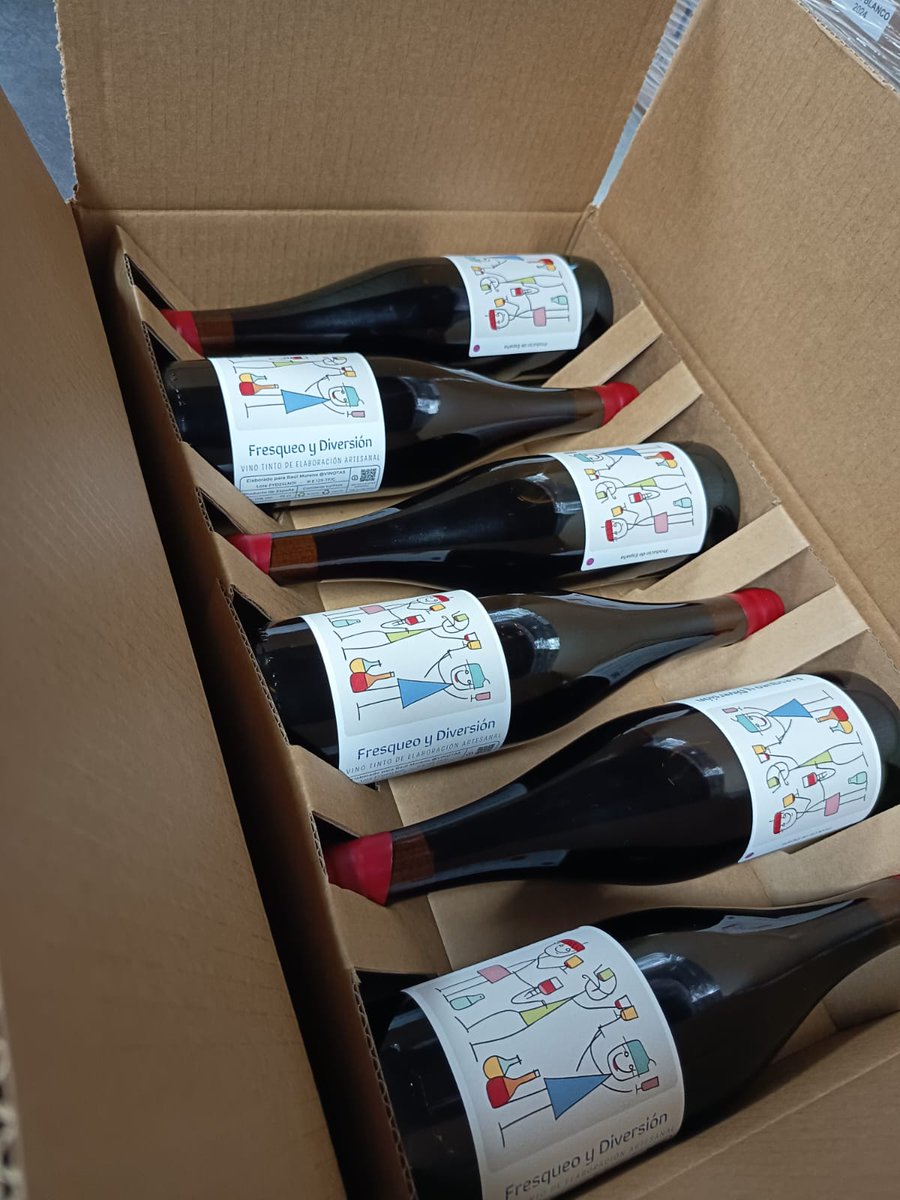 Habemus nuevo vino , mi quinto vino !!!listan Negro de Tenerife , maceración muy corta , 11 grados ! Fresqueo y Diversión 400 botella de puro disfrute