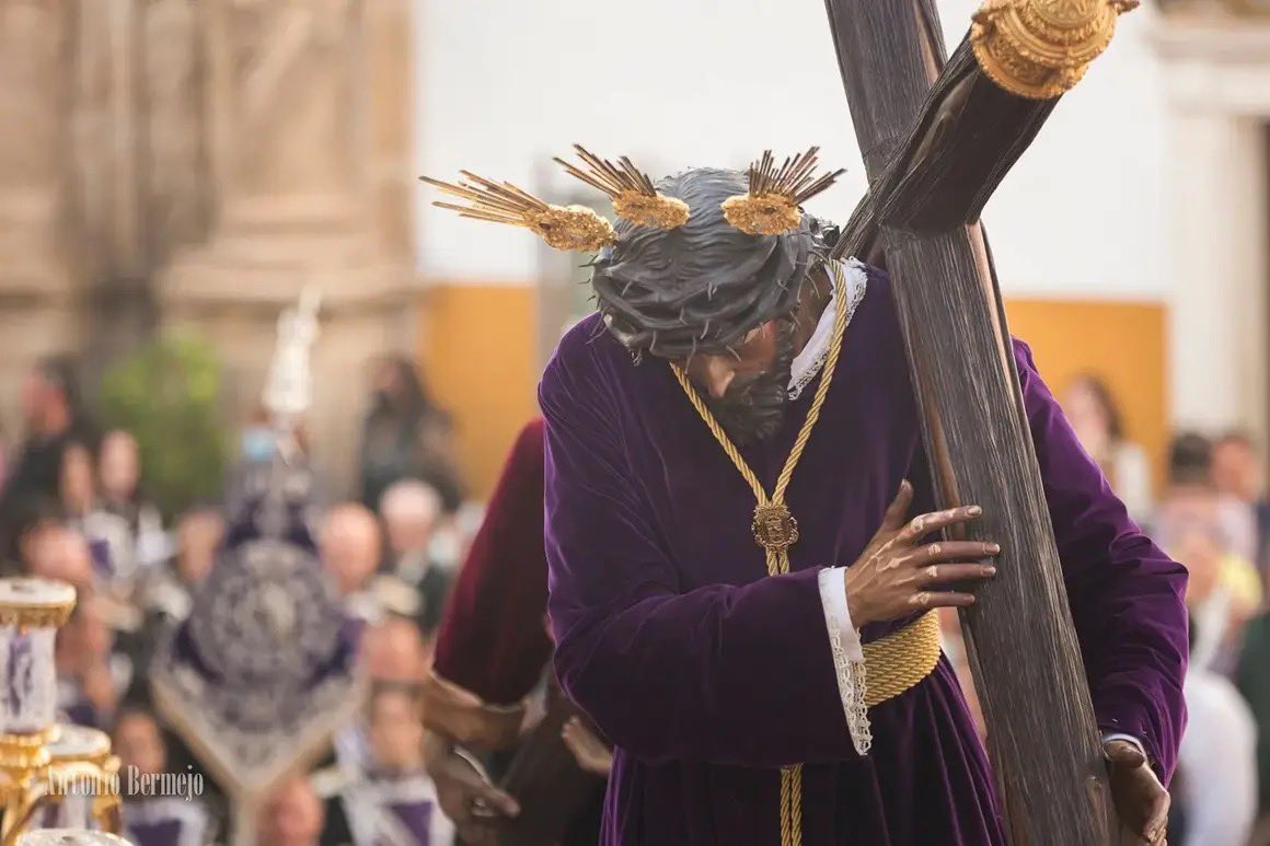 Paco Pérez (@pacoope) on Twitter photo ¡Mañana dios pisará el suelo de Morón, prepárense que llega el señor! ¡Mañana dios pisará el suelo de Morón, prepárense que llega el señor!
