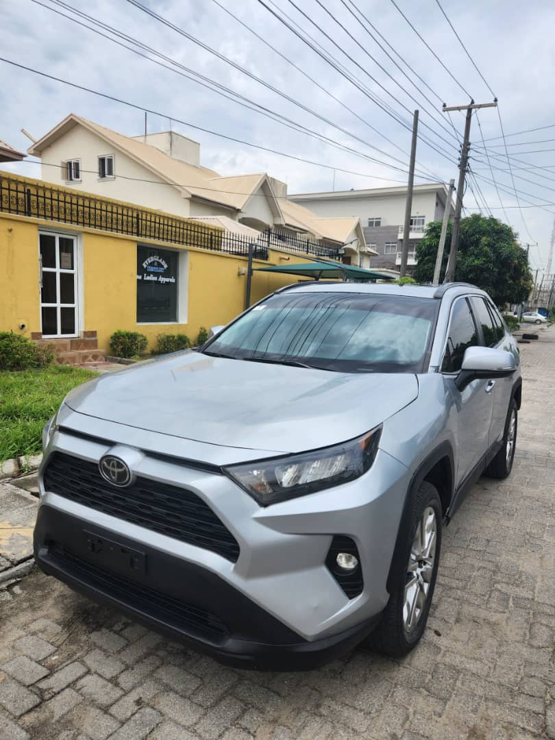 Paulife_CEO's tweet photo. *Old entry Toks Toyota 🇱🇷 RAV4 2023 Entry 2019 model sharp body.🔥*           
✅ Silent Engine 
✅ Keyless Entry (Thumbstart)
✅ Low mileage 
✅ Full duty payment
✅ Full option
✅ Location: Lagos
✅ *Price: 25m net*
☎️:08136835769

Netflix Samson Francis Next Season FC #aZen https://t.co/WltEM2Slc2
