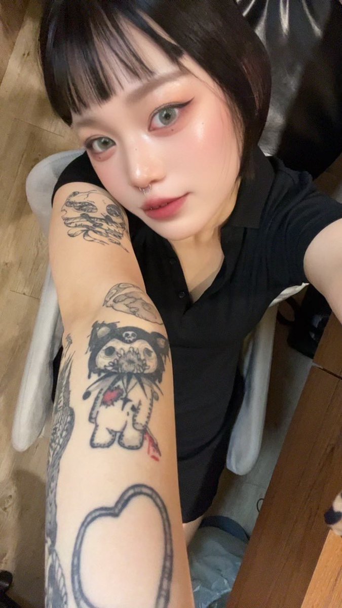 伴侶這陣子都很早睡
已經一個禮拜沒打炮ㄌ🙂⋯⋯