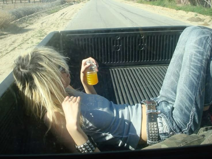 tea bottle tweet media