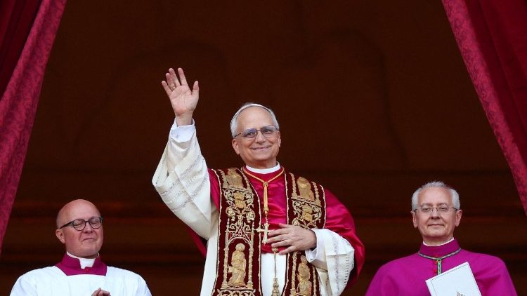 El Cardenal Robert Francis Prevost, ha sido elegido nuevo Papa, bajo el nombre de León XIV. Que el Señor Resucitado le guíe en cada una de las decisiones que deba tomar en pro de la Iglesia Católica. ¡Enhorabuena, Santidad!
