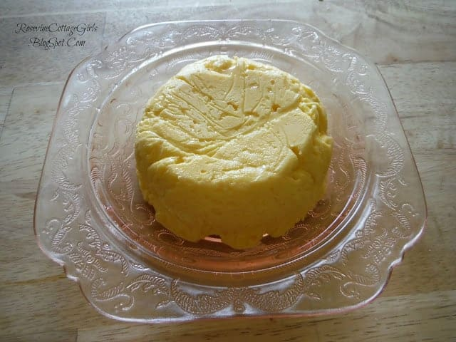 RosevineCottage's tweet image. Making Butter In A Jar In 7 Easy Steps rosevinecottagegirls.com/making-butter-… via @@RosevineCottage #homemadebutter #makingbutter #fromscratch