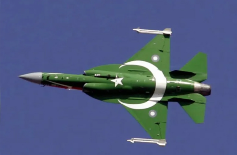 geofrontlinetv's tweet photo. #BreakingNews : 2 Pakistani jets were shot down in Naushera, Pathankot sector

#IndiaPakistanTensions #IndianArmy https://t.co/ocZBIrUVhQ