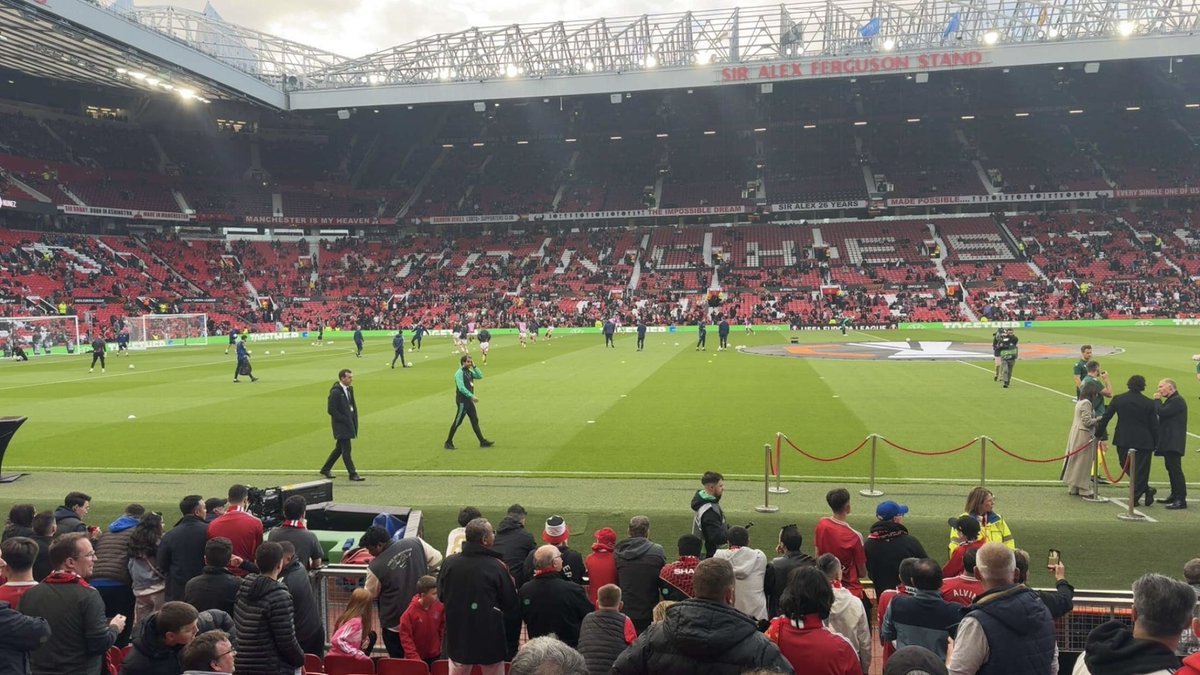 أجواء قبل المباراة ضد بلباو
يارب توفيقك الفوز والتأهل وعقبال البطولة بإذن الله

كل الشكر موصول لاخونا ابو اويس ثقة وسهولة بالتعامل بكل اريحية ومكان جدا ممتاز كاشف الملعب بالكامل وقريب من المدرب واللاعبين

شكرا <a href="/TixTrafford/">تذاكر مانشستر يونايتد</a>