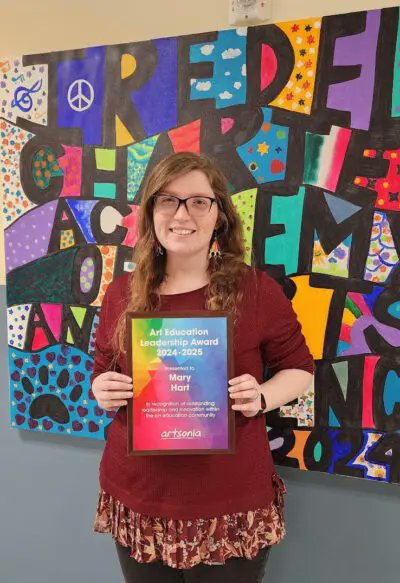 Excited for #CSUSA art instructor Mary Hart from ICAAS (iredellcharter.org). 1 of 15 nationally to receive the <a href="/Artsonia/">Artsonia</a> 2025 Art Education Leadership Award, her creativity &amp; heart demonstrate #StrongMindsGoodHearts in action!