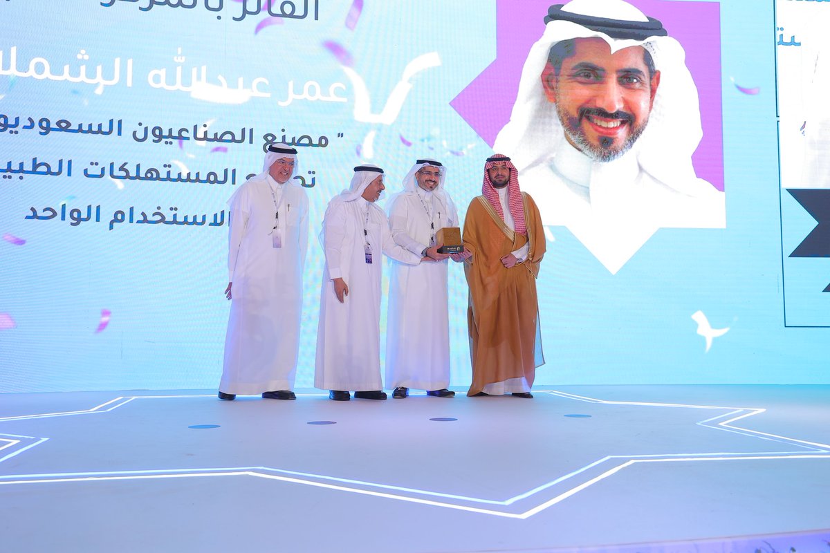 جائزة عصاميون tweet media