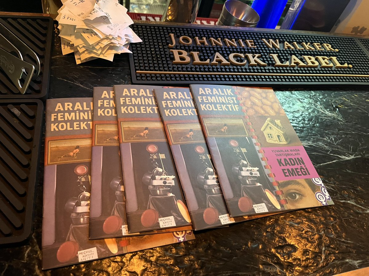 aralikfeminist's tweet photo. Son bir yılda gerçekleştirdiğimiz emek odaklı yuvarlak masa tartışmalarının yer aldığı Kadın Emeği fanzinimiz çıktı. https://t.co/ujWRWFC8Ft