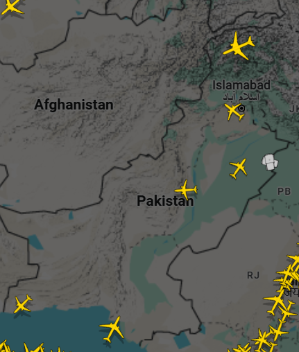 bigbreakingit's tweet photo. Right now only 6 flights are in Pakistan and Lahore to Bahrain flight is most tracked right now.
People expecting several Pakistan leaders and military's officials to take this flight to leave Pakistan and run away, some small planes are also reported leaving Pakistan soon https://t.co/prr2SjWJCF