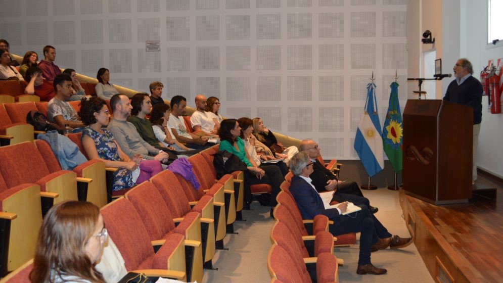 Se realizó en el #CONICET #LaPlata una jornada sobre el manejo de #residuos generados por el ser humano

El director del organismo Gonzalo Veiga inauguró el encuentro que reunió a cerca de 50 investigadores e investigadoras de la región

👉linktr.ee/conicetlaplata