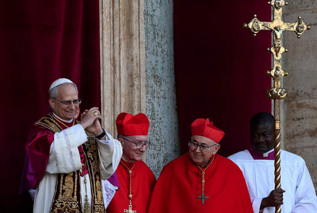 josemarimayoral's tweet photo. Habemus Papam. Por tercera vez en este siglo, en menos de 24 horas, cardenales de todo el mundo se han reunido y han acordado designar al nuevo obispo de Roma. Los cardenales han escogido al Cardenal Robert Francis Prevost que ha tomado el nombre de Papa León XIV. https://t.co/qThycDLRIj