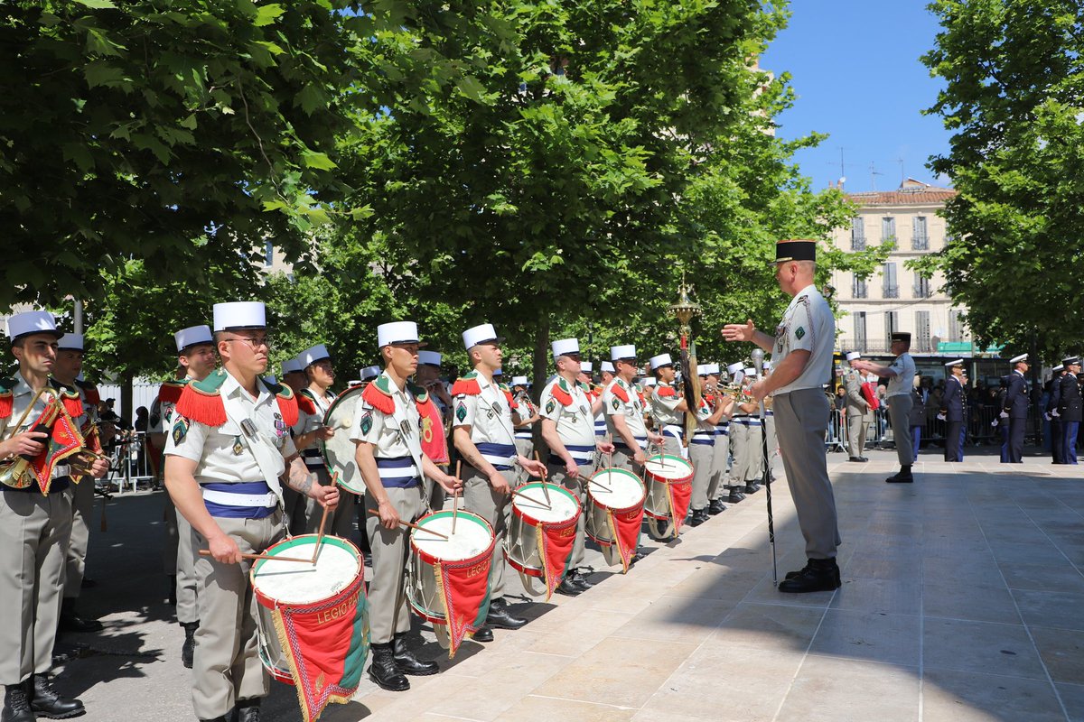 « La guerre est gagnée ! Voici la Victoire », ce sont les mots du général de Gaulle aux français prononcés le 8 mai 1945. 80 ans plus tard à #Marseille, hommage à ces héros qui ont marqué leur époque et à tous les civils et militaires morts pour la France 🇫🇷🎖️