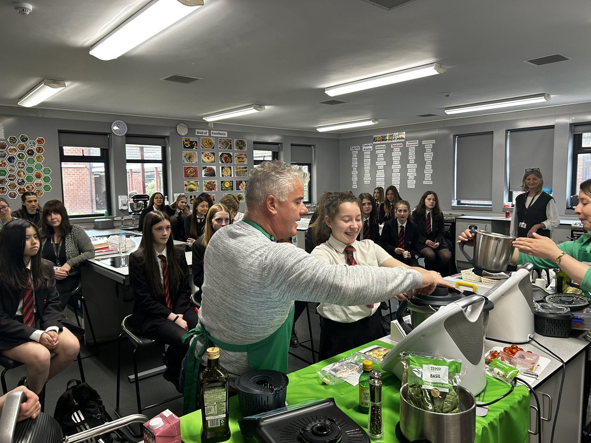 Made_in_heth_ac's tweet image. Absolutely amazing morning with the team from @UKThermomix Rob and the team were amazing!! 🌟 I am particularly interested in how it can support students who ordinarily would struggle to access some of the more physical sides to cooking. 🌟 @AcadHethersett @InspirationEast