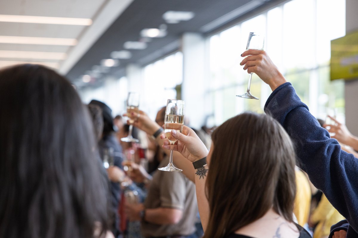 AppAlumni's tweet image. It&apos;s (almost) official! 🎓 Cheers to the #AppStateClassof2025 grads who joined us for a special evening featuring a toast from Chancellor Norris. We can&apos;t wait to welcome 4,000+ Mountaineers to the @appstate alumni family this weekend! 🎉🖤💛
