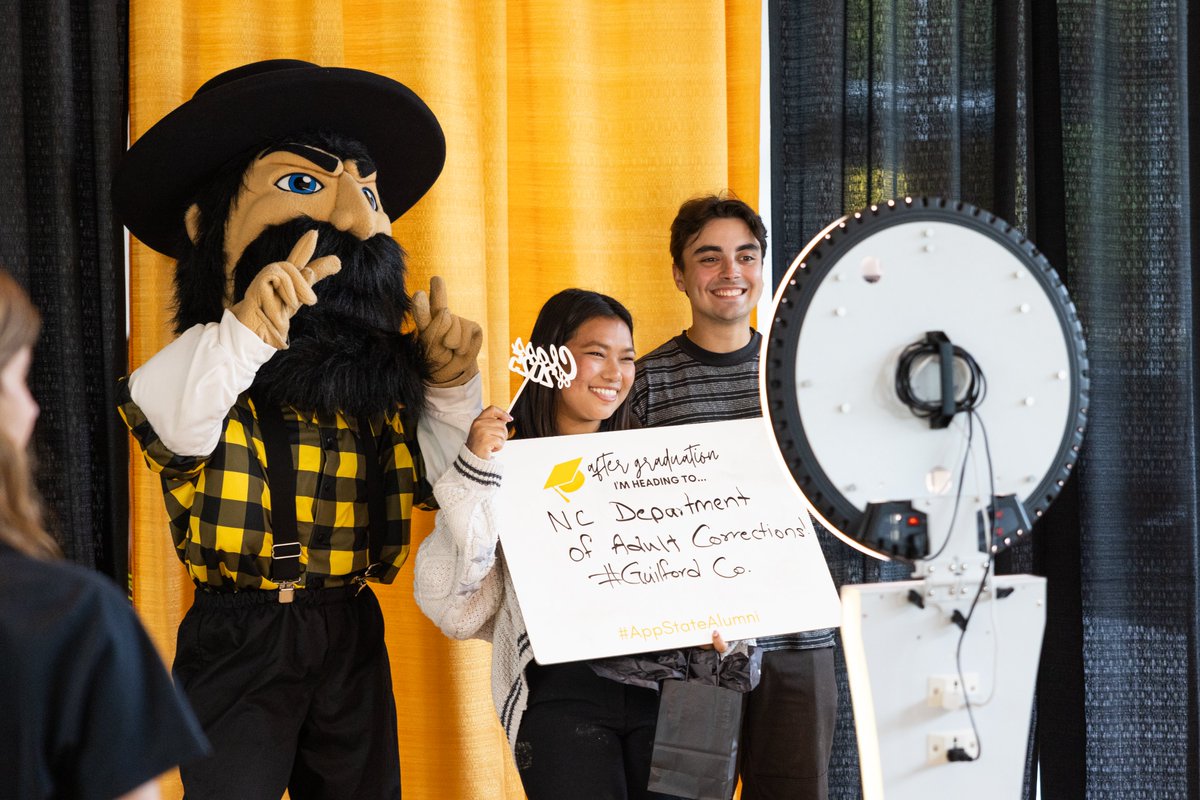 AppAlumni's tweet image. It&apos;s (almost) official! 🎓 Cheers to the #AppStateClassof2025 grads who joined us for a special evening featuring a toast from Chancellor Norris. We can&apos;t wait to welcome 4,000+ Mountaineers to the @appstate alumni family this weekend! 🎉🖤💛