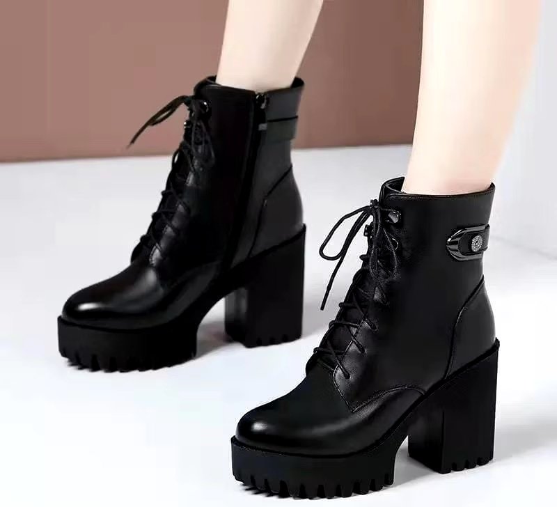 K_recom's tweet photo. Sepatu buat konser

-A thread- https://t.co/R00Wc0YNcn