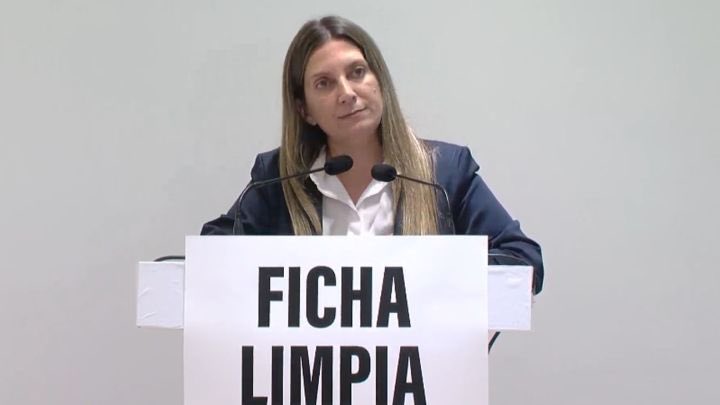 Lo sucedido ayer reafirma que aunque lo quieran jubilar, el PRO💛 ocupa un rol central en el sistema político argentino: Ser el espacio de resguardo moral y ético de la nación. 

La caída de #FichaLimpia, impulsada por <a href="/slospennato/">Silvia Lospennato</a> , expone que todavía queda mucho por hacer 💪.