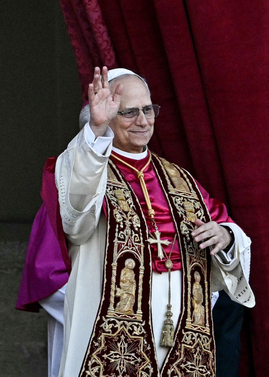 EmmE2111's tweet image. #HABEMUSPAPA
Todo empieza por el nombre.
Si el nuevo Papa desea mostrarse como alguien que va a reformar a la Iglesia Católica, podría optar por nombres como León, mostrando liderazgo y en honor a León XIII por su compromiso con la justicia social.
#PapaLeónXIV